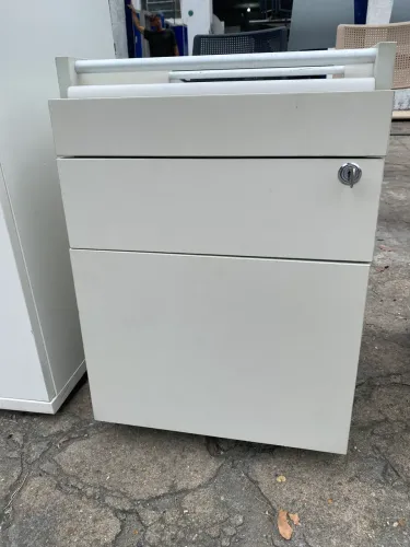 Gaveteiro muito novo
