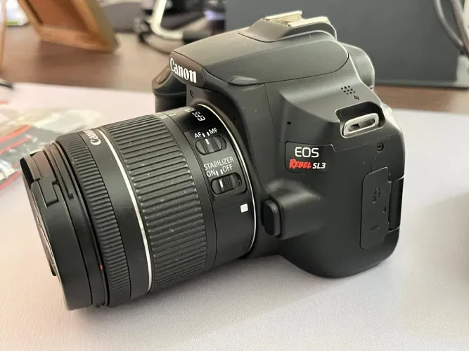 Câmera Canon SL3