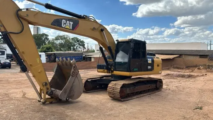 Escavadeira Cat 320 D2L ano 2015