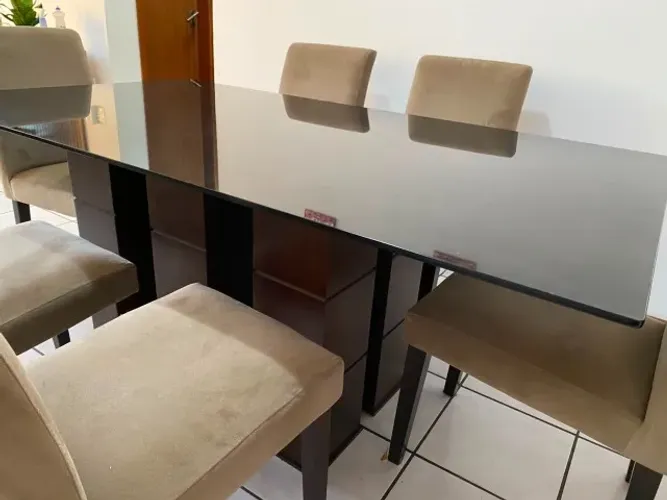MESA DE JANTAR EM ÓTIMO ESTADO - 6 LUGARES