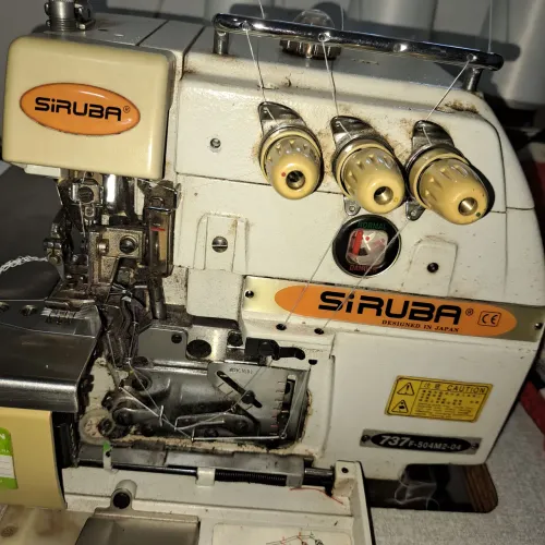 Máquina de costura overlock
