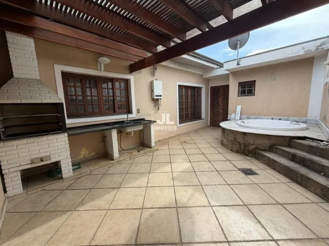 Casa para locação na Vila Tavares: 4 quartos, 1 suíte, 2 salas, 2 banheiros, 2 vagas de ga