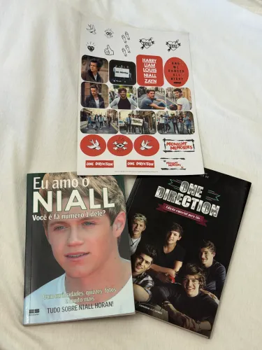 Kit livros e adesivos One Direction