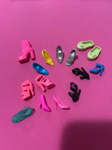 Sapatinhos diversos Barbie e etc