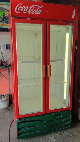VENDO EXPOSITOR TAMPA DE VIDRO. FAÇO A ENTREGA