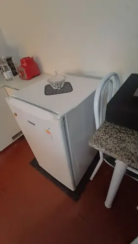 Vendo frigobar de 117litros e mesa com 4 cadeiras