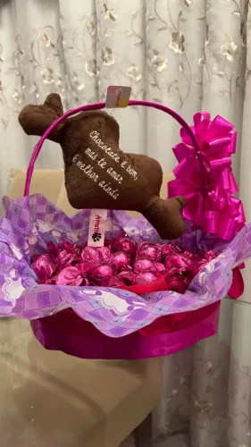 Cesta Chocolate Garoto Trufado com Pelúcia, 1kg bombom