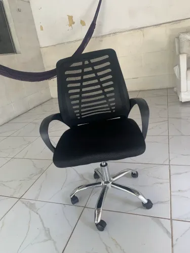 Vendo cadeira para escritório nova 220,00