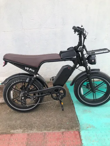 V8 PRO SEMI NOVA