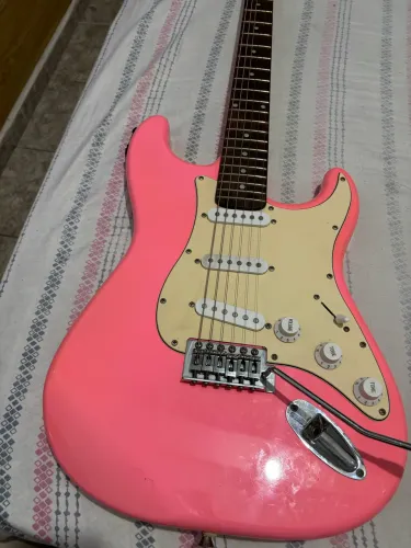 Guitarra Mg32 rosa + Capa
