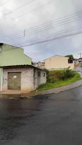 Terreno a venda em avenida principal do bairro Mont Serrat