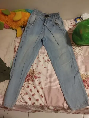 Desapego Calça Jeans folgada TAM:36 tem elastano