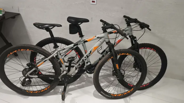 Bike Aro 29 com freios hidráulicos e Shimano alívio .