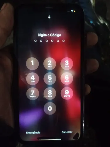 iPhone xr detalhe na tele e sem o vidro da câmara mas não interfere em nada 