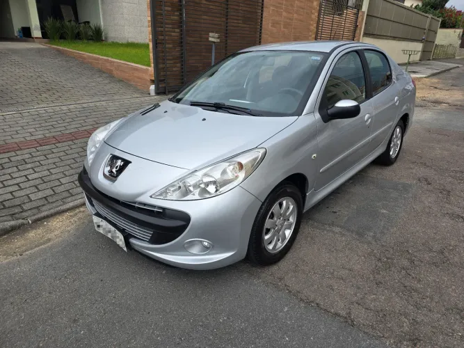 Peugeot 207 Sed. Passion XR Sport 1.4 Flex 8V 4P 2011