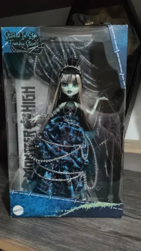 Boneca Monster High Frankie Stein Stitched in Style