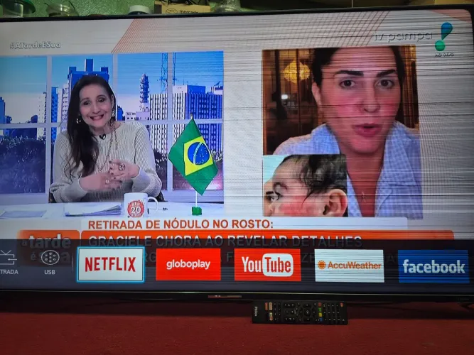 Tv Smart 55 4k philco com pequenas linhas da pra ver perfeitamente a imagem