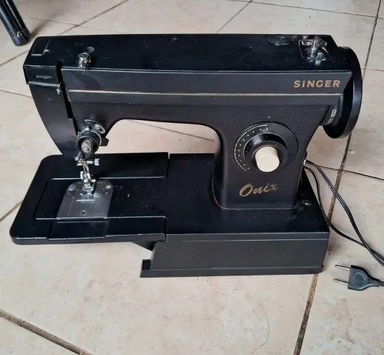 Máquina de costura singer 
