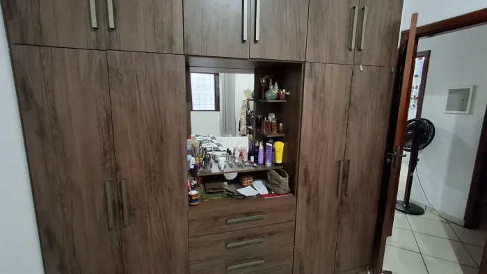 Vendo Guarda Roupas 6 portas