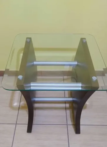 Mesinha com tampo de vidro