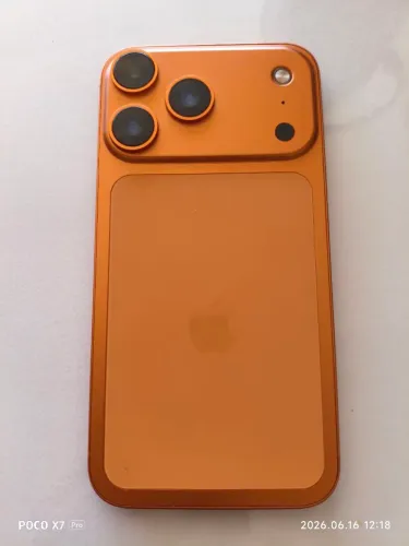 Vendo esse iPhone XR, carcaça do 17 pro 