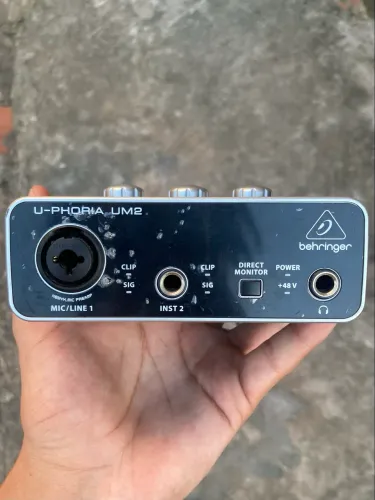 Interface de áudio Behringer U-PHORIA UM2