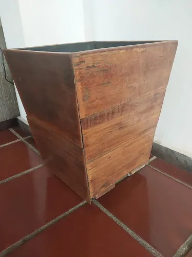 Cachepô Gigante em Madeira Maciça de Demolição (Cedrinho) usado