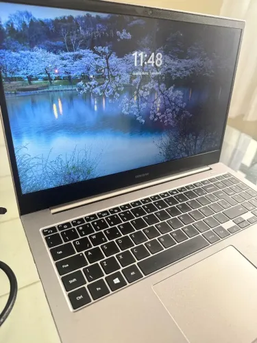 Notebook samsung e30 Excelente
