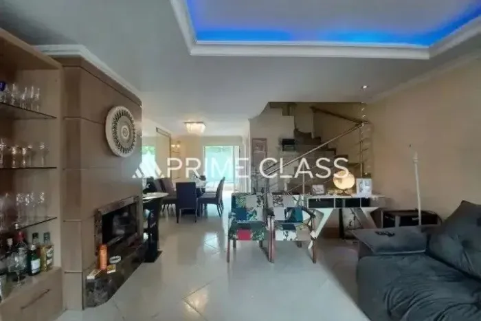 Sobrado com 4 suítes - Bairro Mont Serrat, Canoas/ RS