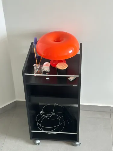 estante rack preta com rodinhas