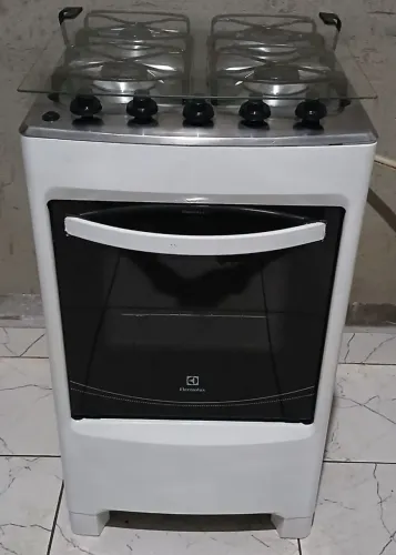 Vendo fogão 4 bocas Electrolux. Não é elétrico