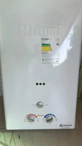  Aquecedor de água a gás 20 Litros Rinnai ( Precisa de Manutenção ).