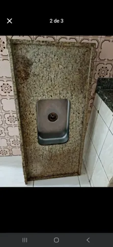 Pia de mármore com cuba de inox