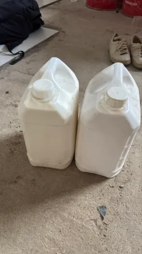10 l - Cola impermeabilizante para paredes internas e externas.