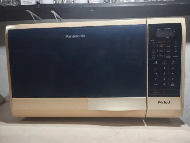 Vendo microondas Panasonic de 28 litros.