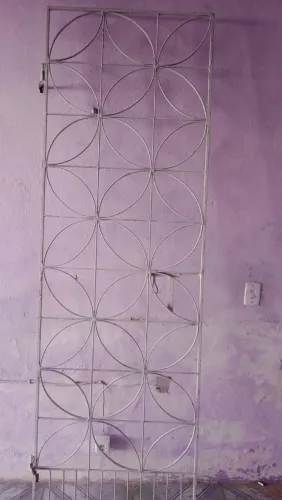 Portão de ferro 2,30 altura x 0,74 cm largura