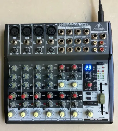 Mesa de som Behringer XENYX 1202FX