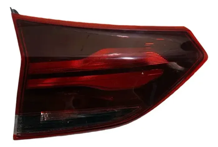 Lanterna Tampa Traseira Esquerda Tracker 2021 2026 26376774 Esquerdo/motorista Vermelho