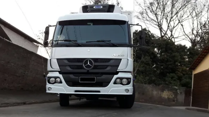 Mb atego 2426 6x2 refrigerado 2014