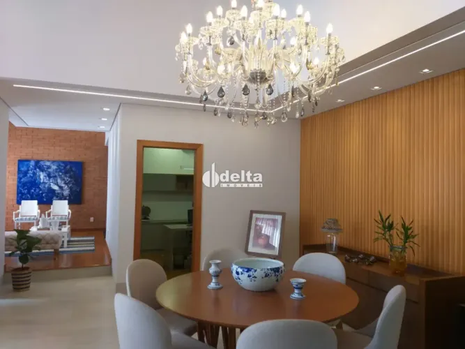 Casa no condomínio JARDIM VERSAILLES disponível para venda em Uberlândia-MG