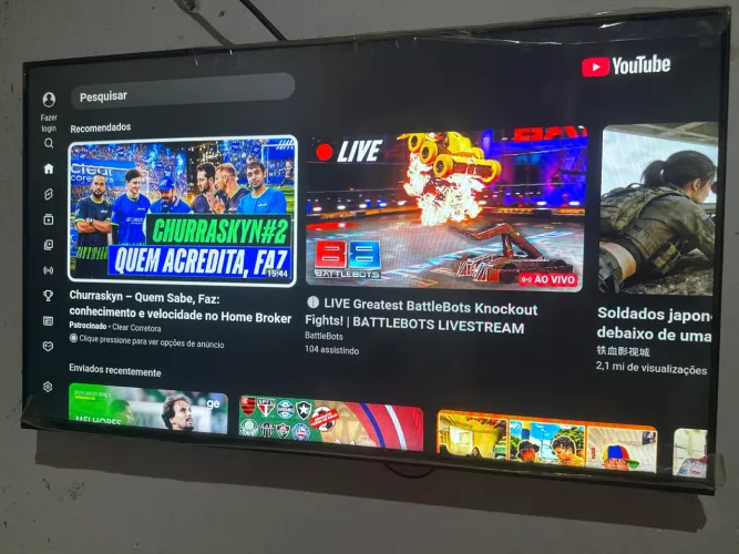 Vende-se uma Tv smart 43 polegada troco também em Celula do meu interesse 