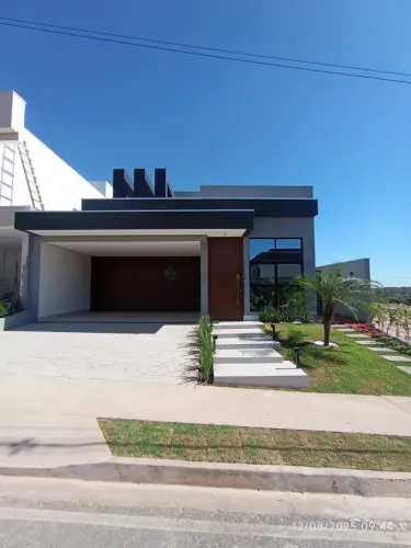 Vendo Linda Casa com piscina no Condomínio Brisas