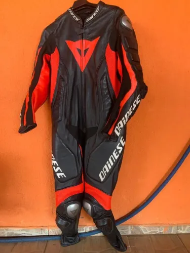 Macacão Dainese, mais bota