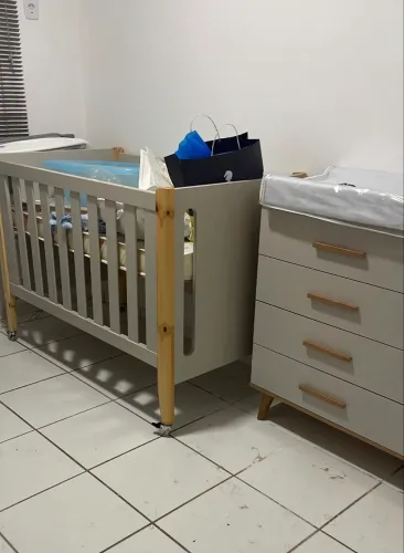 Berço da madeira madeira 