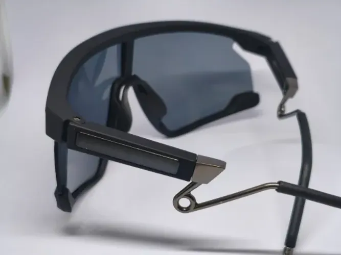 Óculos de sol estilo modelo Oakley BXTR com haste em metal