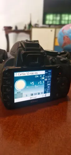 Câmera DSLR Nikon D3100 em ótimo estado de conservação