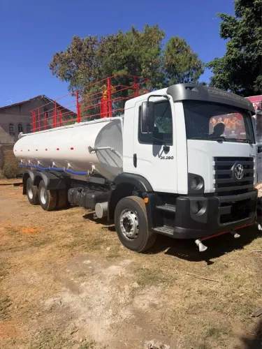 Caminhão pipa Volkswagen constellation 26.280