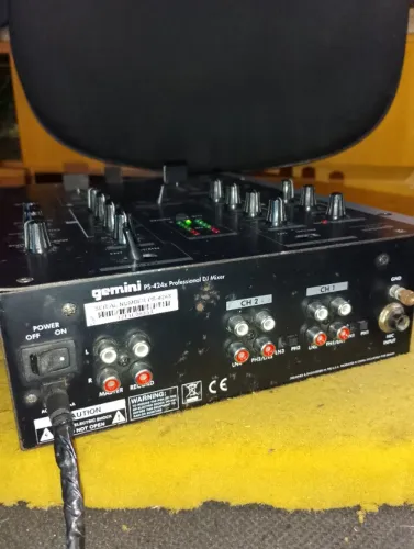 mixer pro gemini 4 canais 2 phono bivolt com fonte