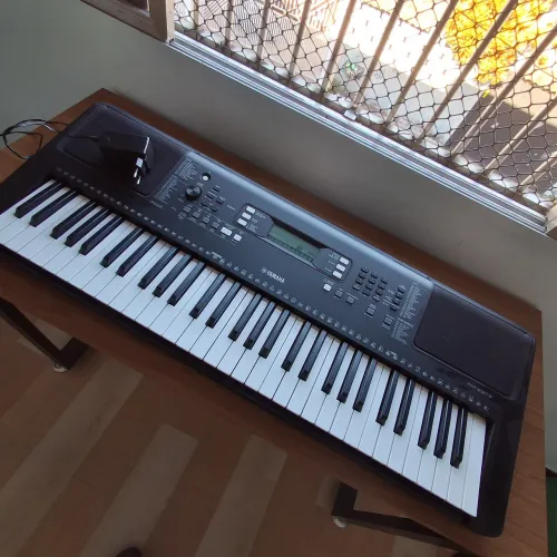 Teclado Yamaha PSR-E373 Usado + Pedal Sustain Dolphin - Excelente Estado!