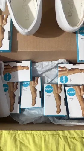 Sapato branco Usaflex nº 36 Brinde: 9 meias 